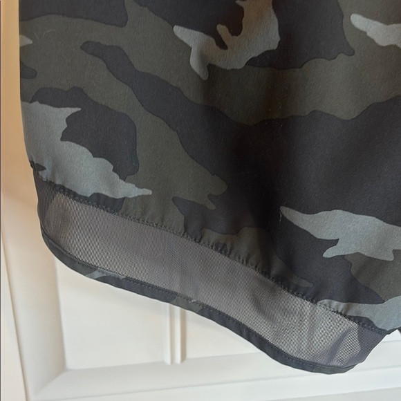 Athleta Camo Athletic Shorts Moisture-Wicking Relaxed Fit | Women’s XS - Picture 9 of 9